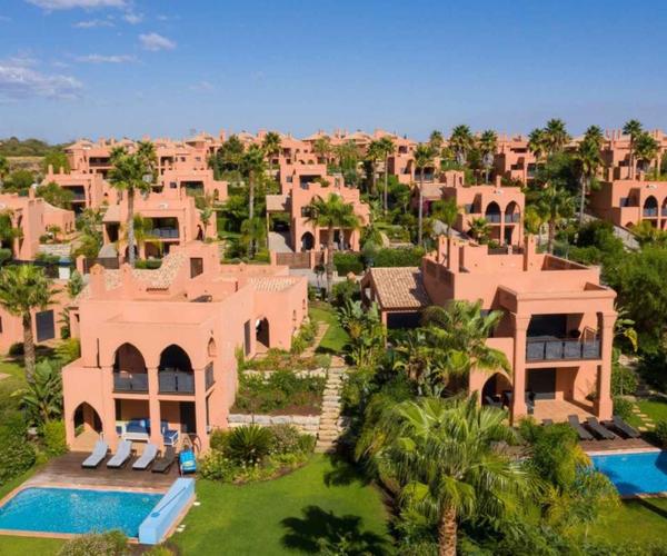 Moradia com Dois Quartos e Piscina Privada