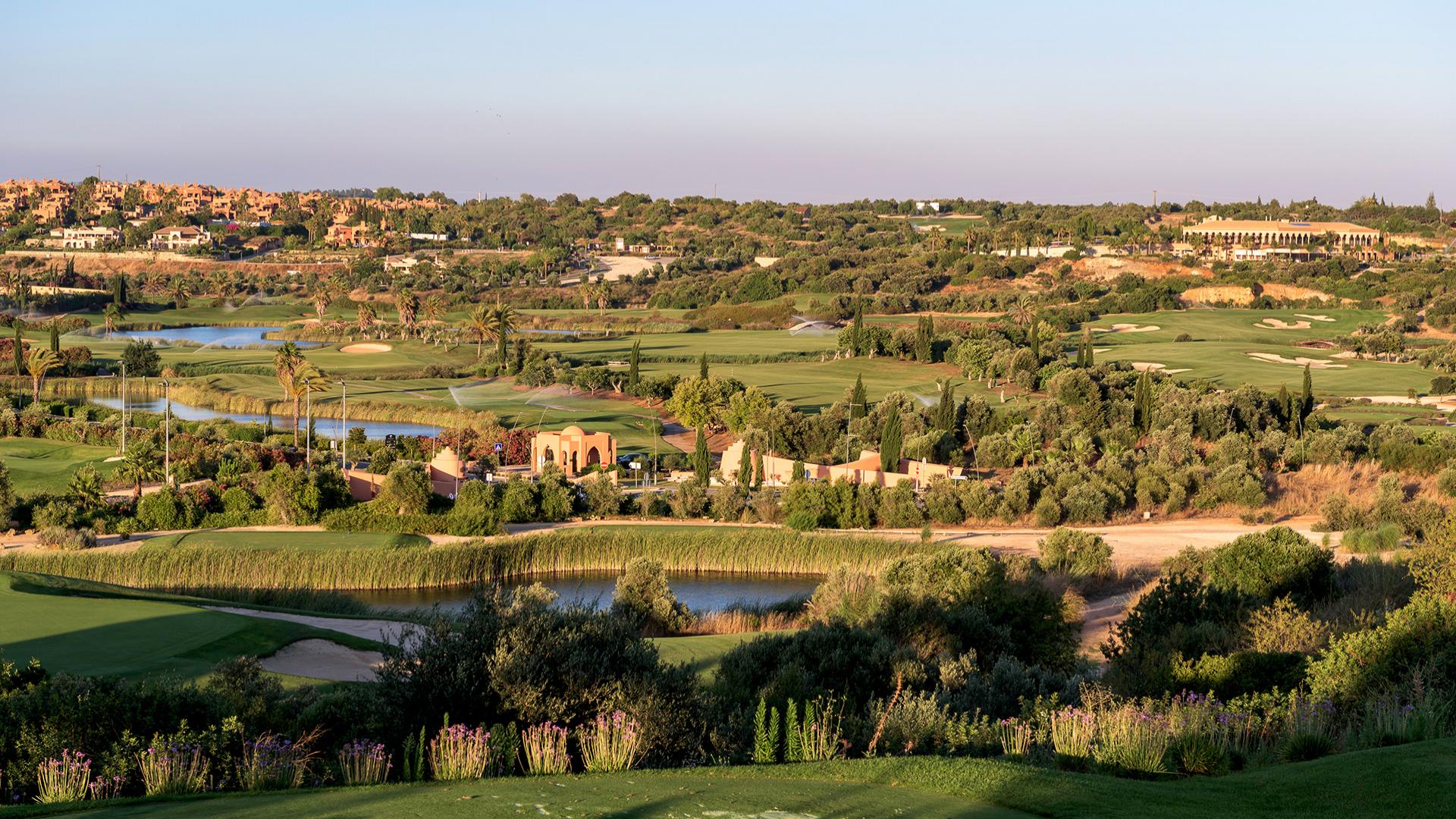 Amendoeira Golf Resort - an award winning golf hotel in the Algarve