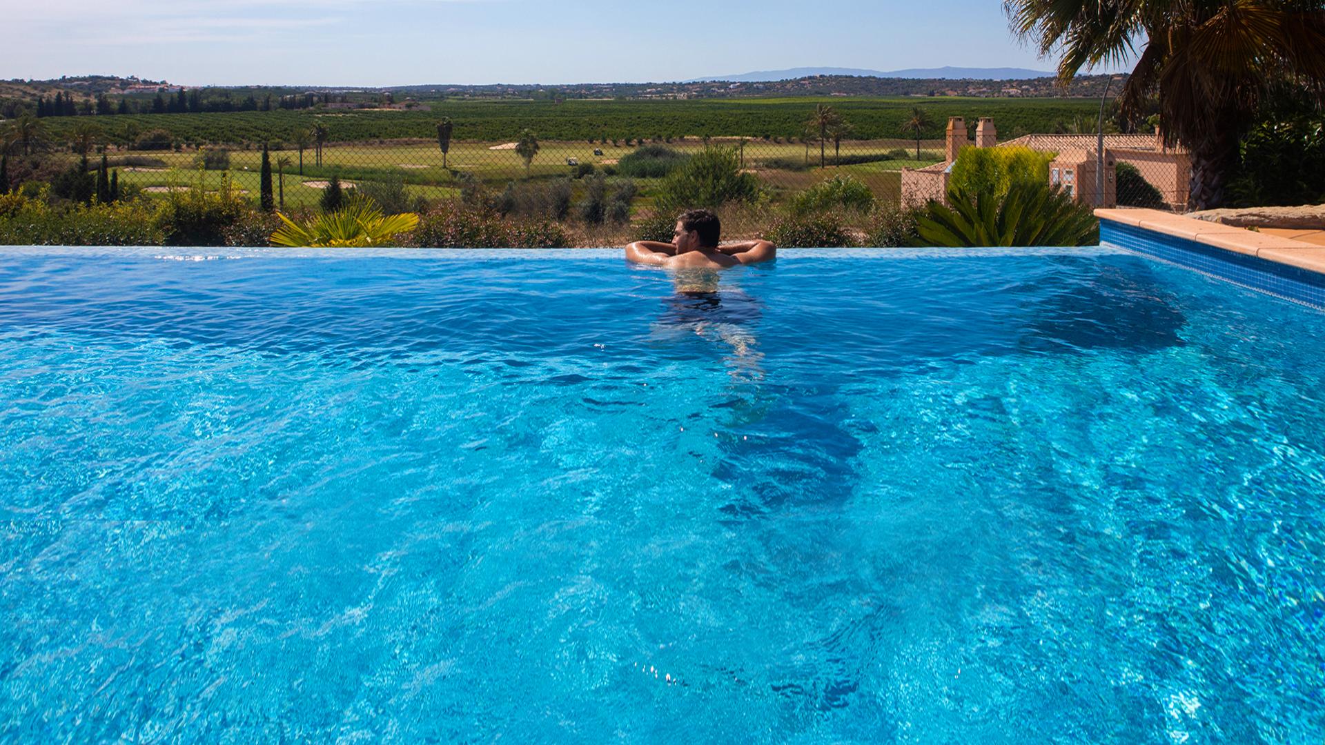 Living in the Algarve: 5 Reasons to choose our Villa with a private pool